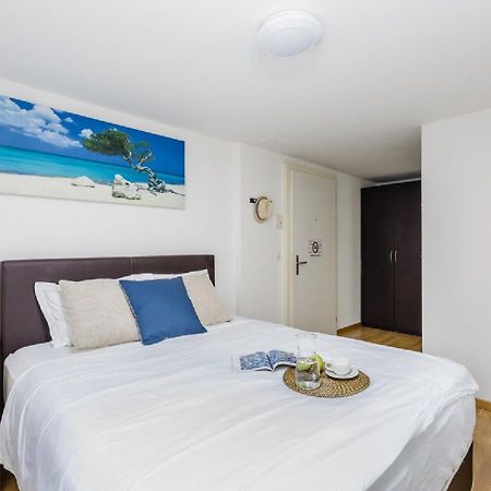 Swiss Star Guesthouse District 4 - Contactless Self Check-In Zúrich Exterior foto