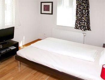Swiss Star Guesthouse District 4 - Contactless Self Check-In Zúrich Exterior foto