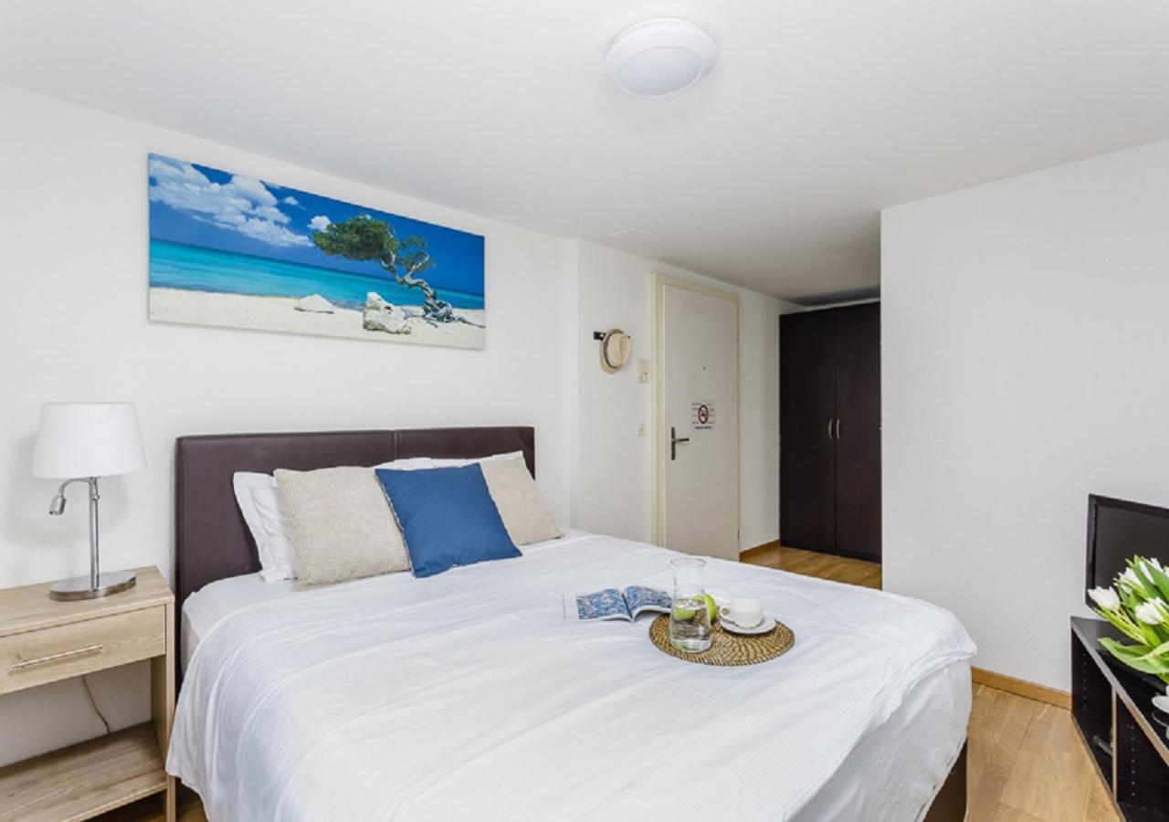 Swiss Star Guesthouse District 4 - Contactless Self Check-In Zúrich Exterior foto